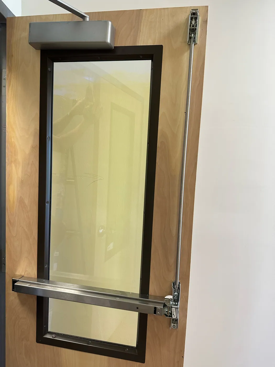 Panic bar and vertical rod exit hardware